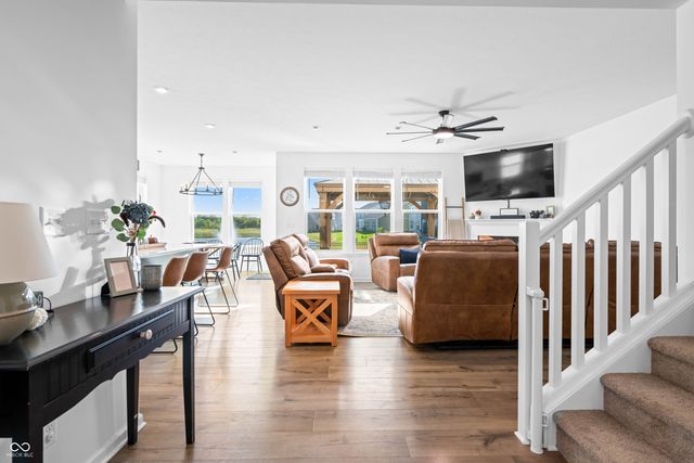 647 Bluestem Circle, New Whiteland, IN 46184