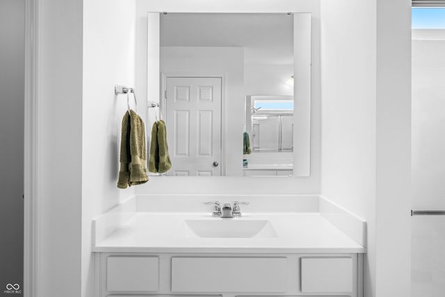 647 Bluestem Circle, New Whiteland, IN 46184