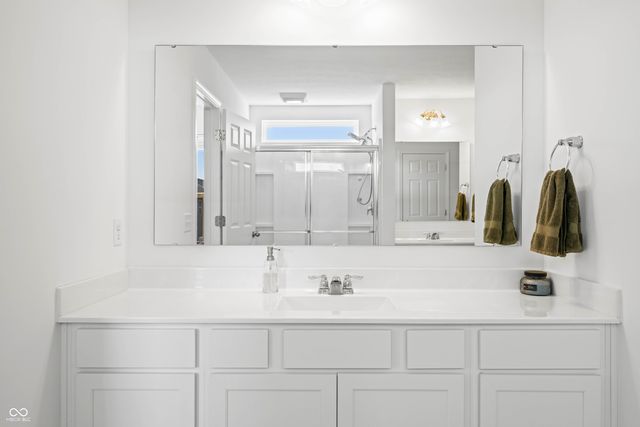 647 Bluestem Circle, New Whiteland, IN 46184