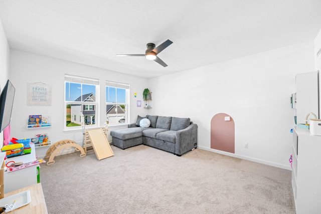 647 Bluestem Circle, New Whiteland, IN 46184