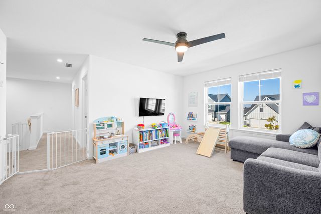 647 Bluestem Circle, New Whiteland, IN 46184