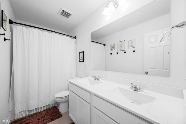 647 Bluestem Circle, New Whiteland, IN 46184