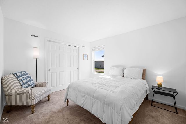 647 Bluestem Circle, New Whiteland, IN 46184