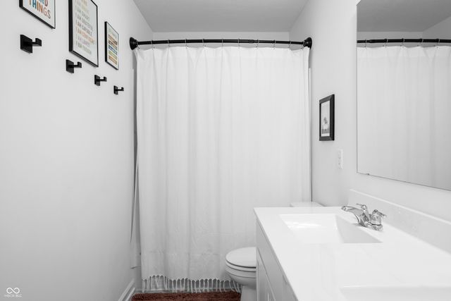 647 Bluestem Circle, New Whiteland, IN 46184