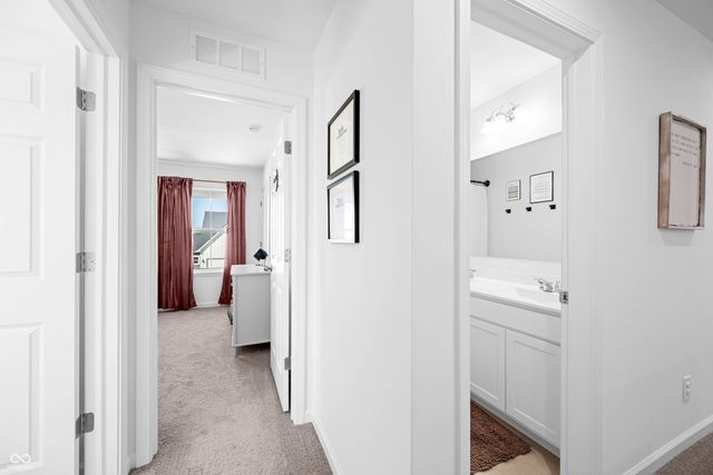 647 Bluestem Circle, New Whiteland, IN 46184