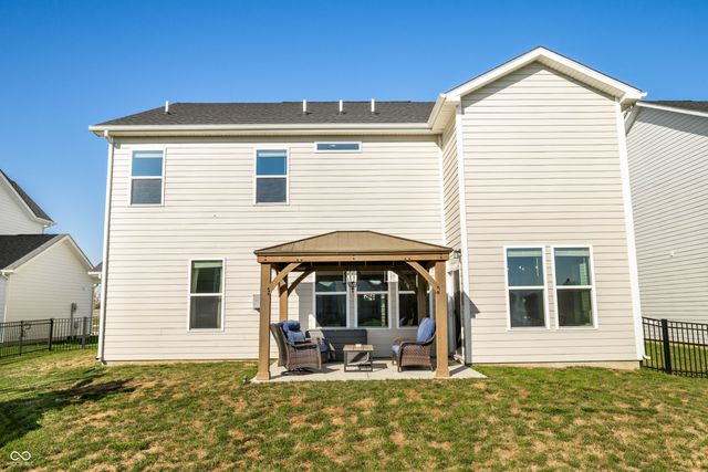 647 Bluestem Circle, New Whiteland, IN 46184