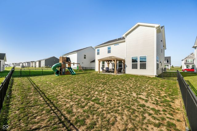 647 Bluestem Circle, New Whiteland, IN 46184