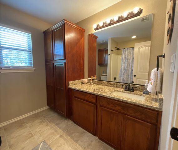 103 Eastwood Circle, Enchanted Oaks, TX 75156