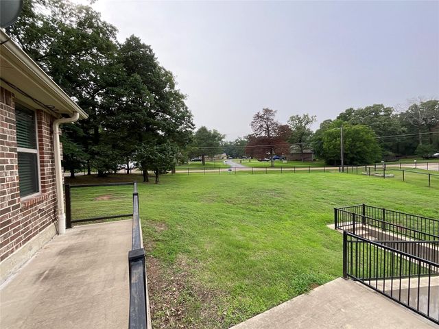 103 Eastwood Circle, Enchanted Oaks, TX 75156