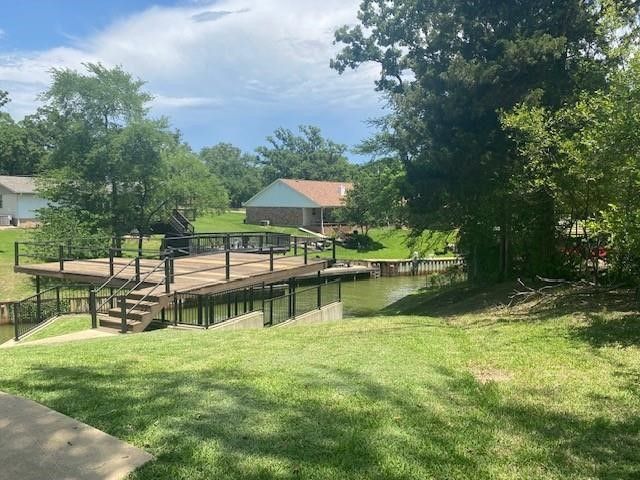 103 Eastwood Circle, Enchanted Oaks, TX 75156