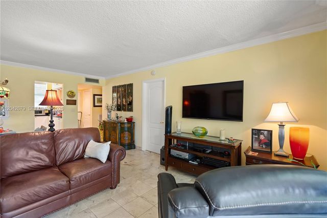 2851 Leonard Drive J210, Aventura, FL 33160