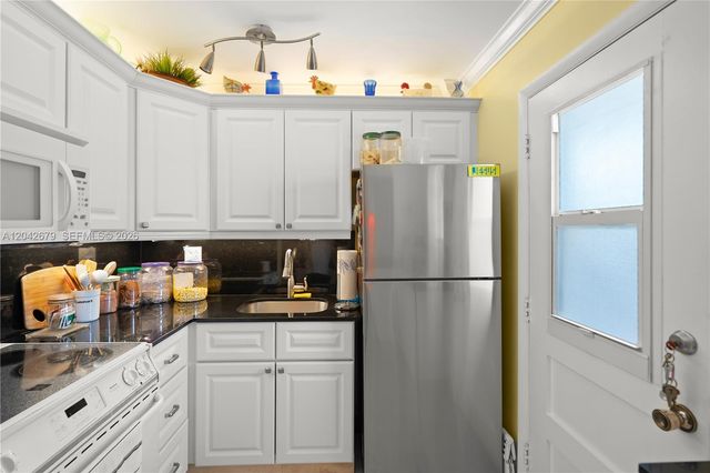 2851 Leonard Drive J210, Aventura, FL 33160