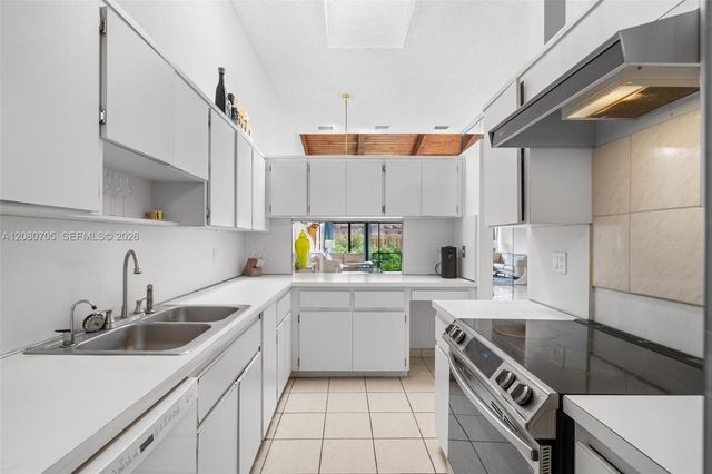 2679 S Parkview Drive, Hallandale Beach, FL 33009