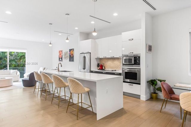 3052 Day Ave 2, Miami, FL 33133