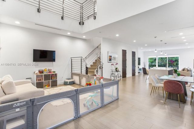 3052 Day Ave 2, Miami, FL 33133