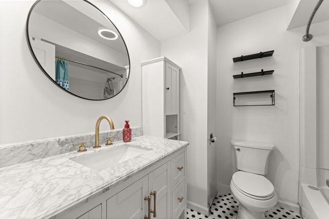 9138 Southmoor Avenue, Highland, IN 46322