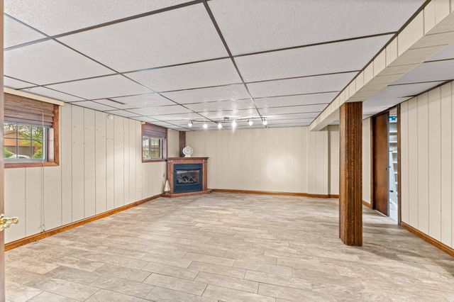 9138 Southmoor Avenue, Highland, IN 46322