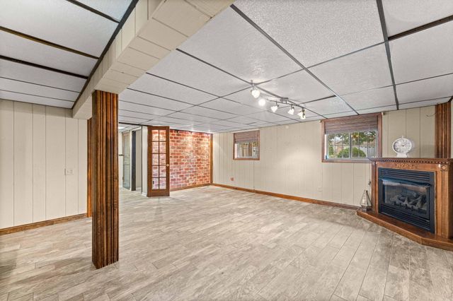 9138 Southmoor Avenue, Highland, IN 46322