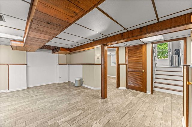 9138 Southmoor Avenue, Highland, IN 46322
