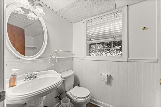 9138 Southmoor Avenue, Highland, IN 46322