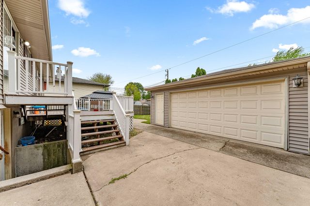 9138 Southmoor Avenue, Highland, IN 46322