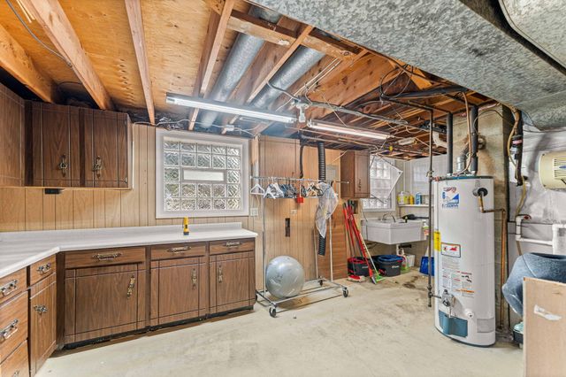 9138 Southmoor Avenue, Highland, IN 46322