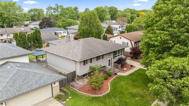 9138 Southmoor Avenue, Highland, IN 46322