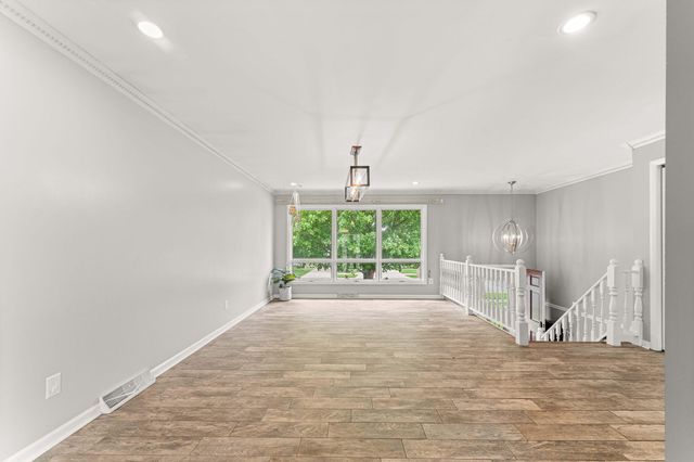 9138 Southmoor Avenue, Highland, IN 46322