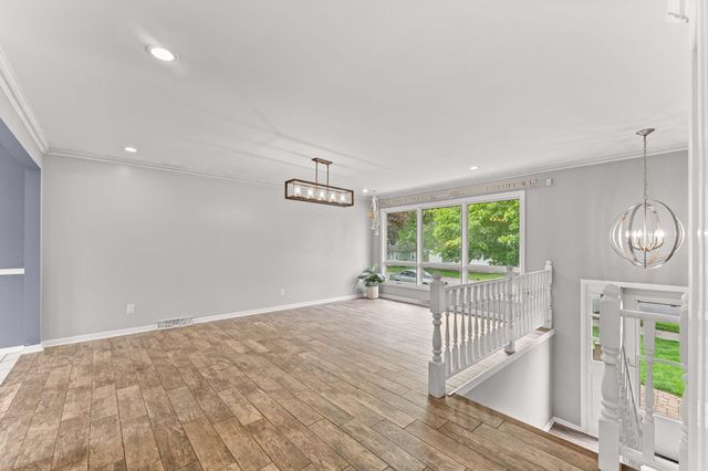 9138 Southmoor Avenue, Highland, IN 46322