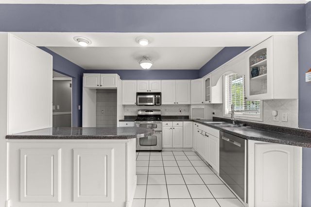9138 Southmoor Avenue, Highland, IN 46322