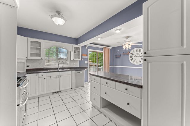 9138 Southmoor Avenue, Highland, IN 46322