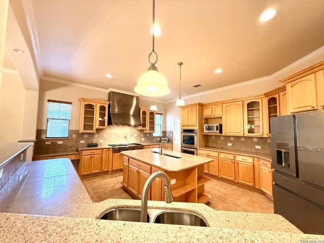 101 Rattlesnake Blf, Boerne, TX 78006