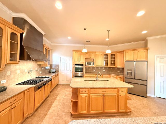 101 Rattlesnake Blf, Boerne, TX 78006
