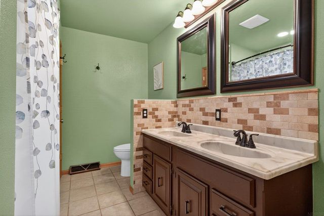 1286 Scott Avenue, Waterloo, IA 50701