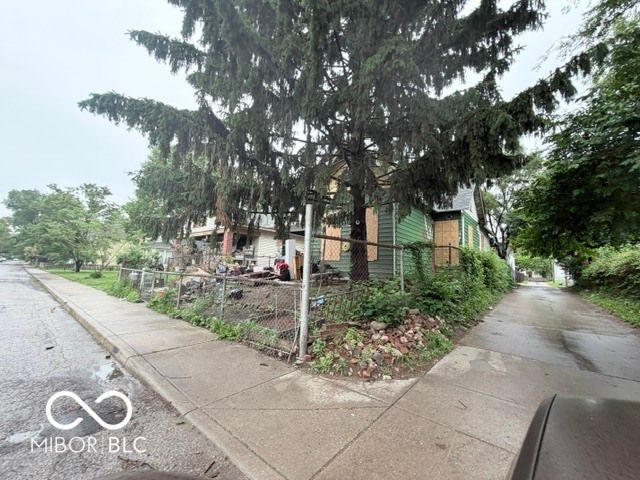 835 N Beville, Indianapolis, IN 46201
