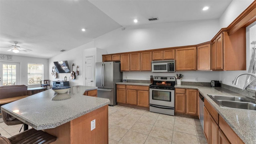 Image 14 of property listing at 6146 MISSION DRIVE, Lakeland, FL 33812