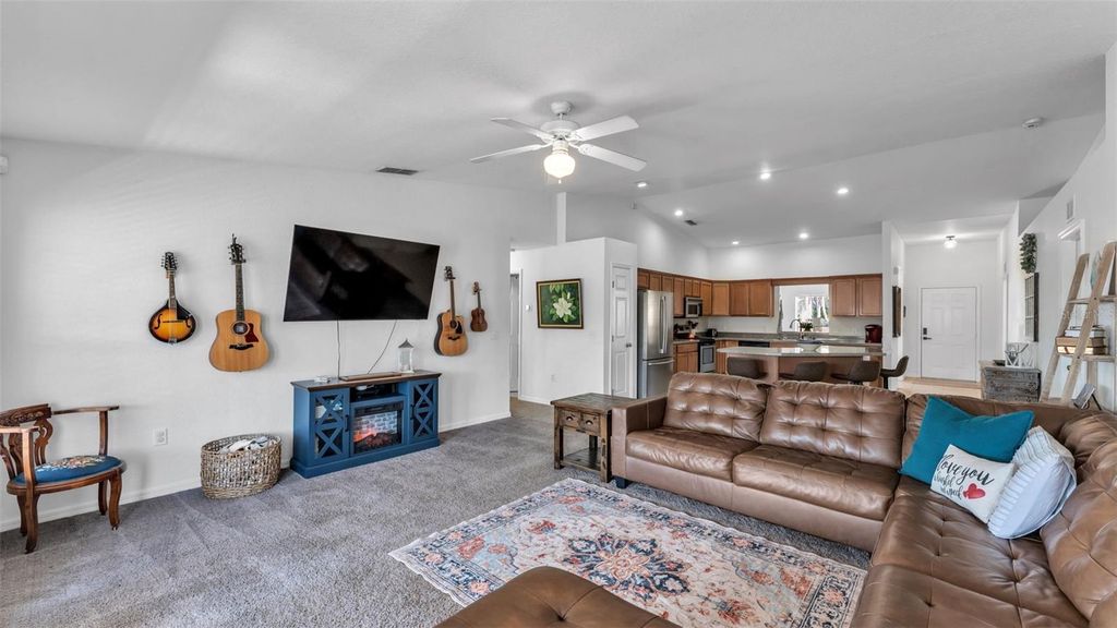 Image 17 of property listing at 6146 MISSION DRIVE, Lakeland, FL 33812