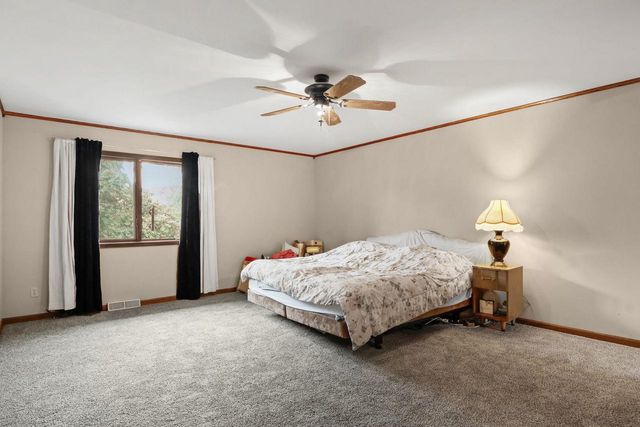 800 Clover Lane, Oregon, WI 53575
