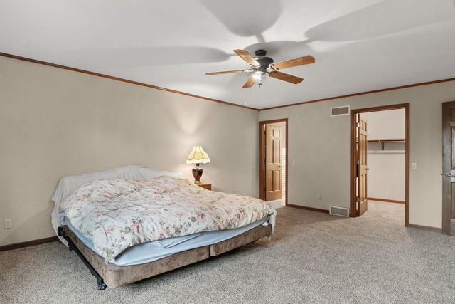 800 Clover Lane, Oregon, WI 53575