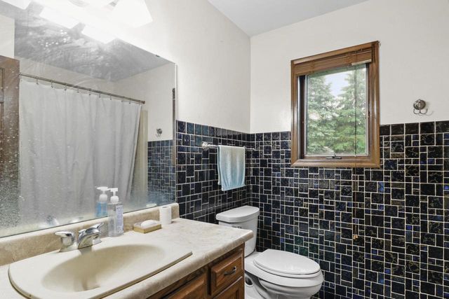 800 Clover Lane, Oregon, WI 53575