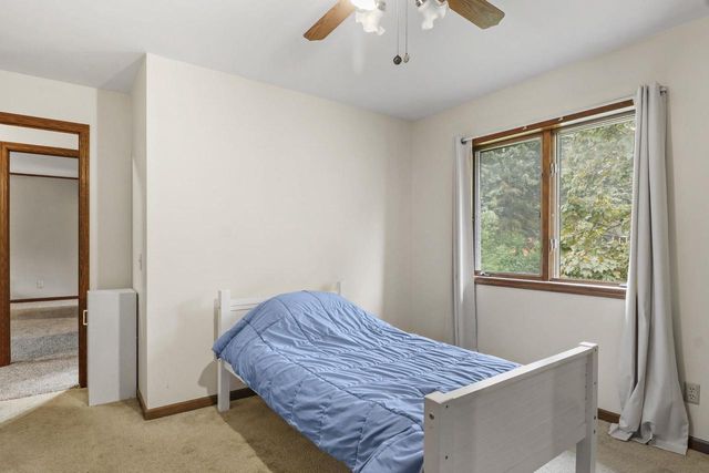800 Clover Lane, Oregon, WI 53575