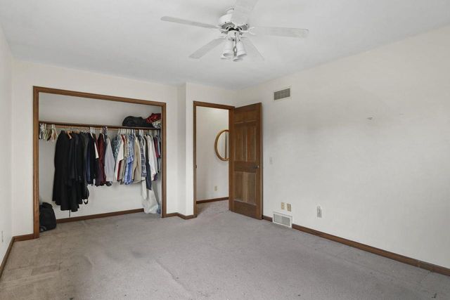 800 Clover Lane, Oregon, WI 53575