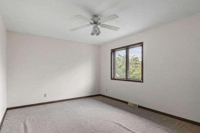 800 Clover Lane, Oregon, WI 53575