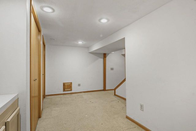800 Clover Lane, Oregon, WI 53575
