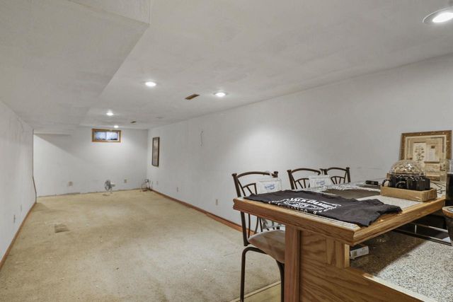 800 Clover Lane, Oregon, WI 53575