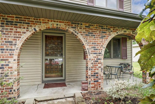 800 Clover Lane, Oregon, WI 53575
