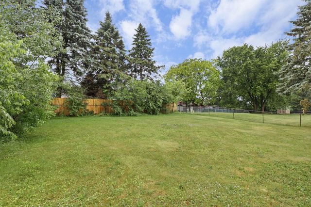 800 Clover Lane, Oregon, WI 53575