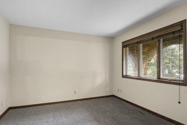 800 Clover Lane, Oregon, WI 53575