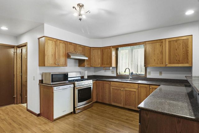 800 Clover Lane, Oregon, WI 53575