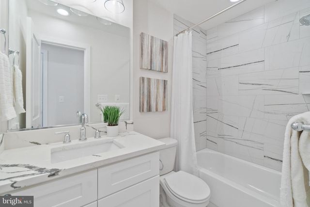 22 S CASTLE ST, Baltimore, MD 21231